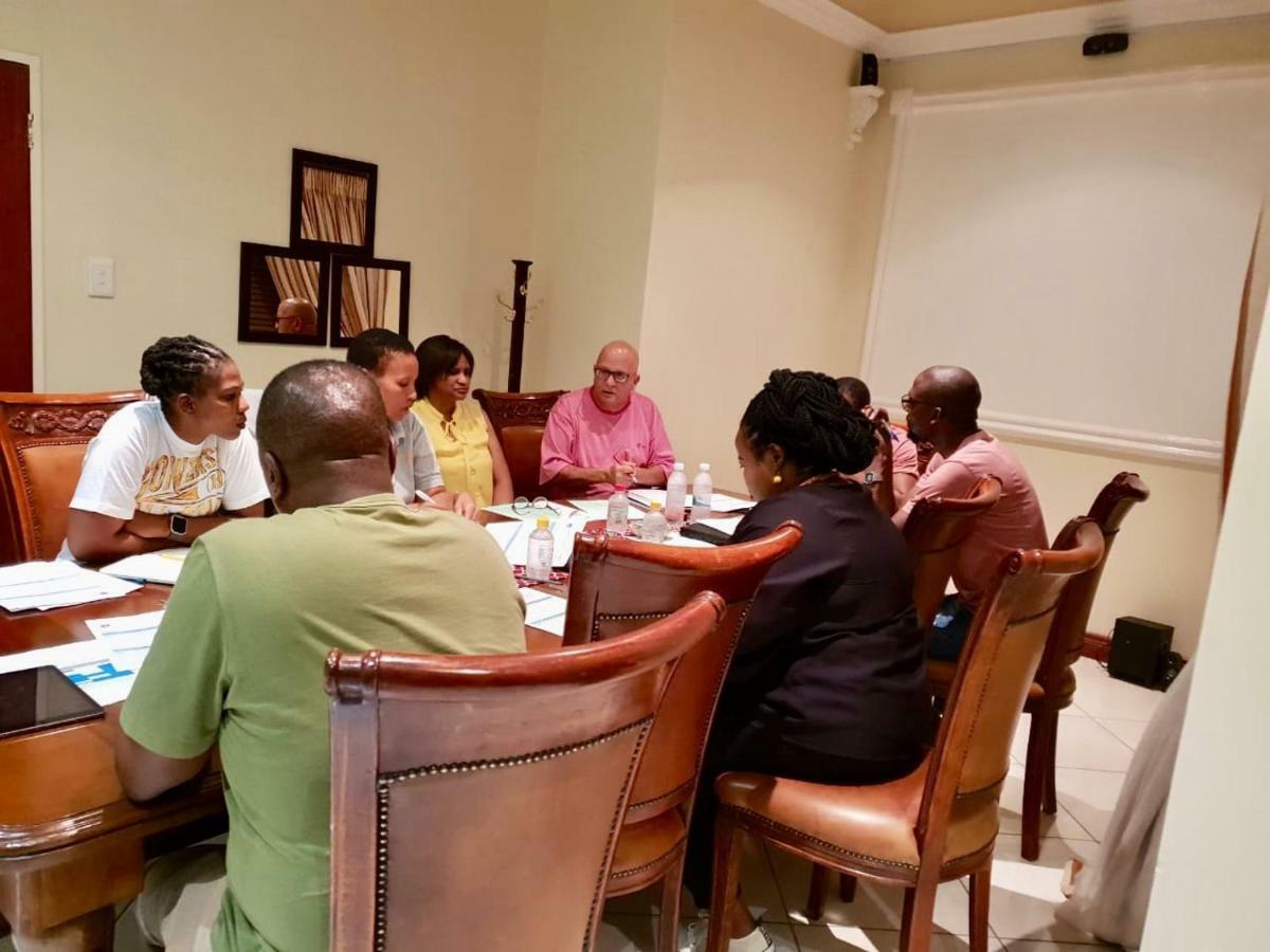 Re-Union Vacations Hotel Hartbeespoort Buitenkant foto
